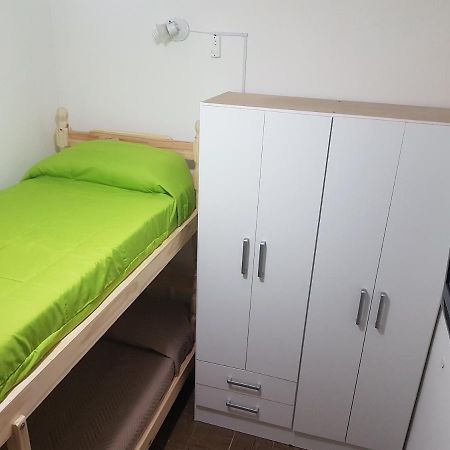 Habitación con baño privado Un piso por escalera Ciudad Autónoma de Ciudad Autónoma de Buenos Aires Exterior foto