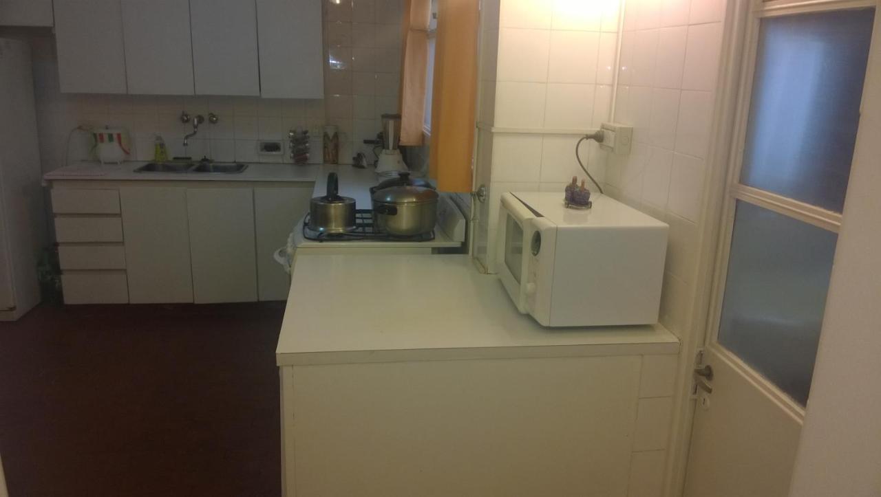 Habitación con baño privado Un piso por escalera Ciudad Autónoma de Ciudad Autónoma de Buenos Aires Exterior foto