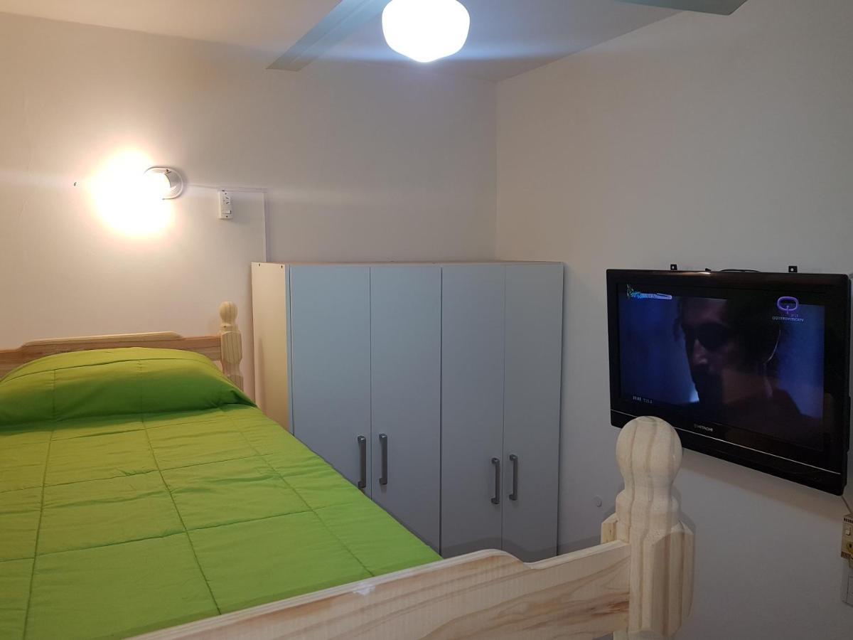 Habitación con baño privado Un piso por escalera Ciudad Autónoma de Ciudad Autónoma de Buenos Aires Exterior foto